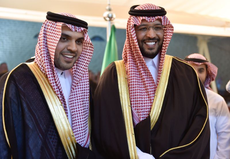 بالصور.. الإعلاميان حمود الفايز ورؤى الصبان يدخلان القفص الذهبي