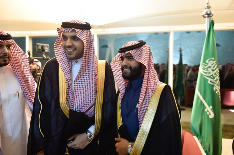 بالصور.. الإعلاميان حمود الفايز ورؤى الصبان يدخلان القفص الذهبي