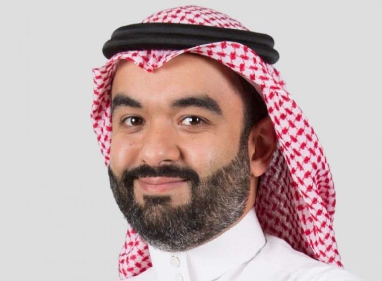 اعترافات مثيرة لوزير الاتصالات: «سكنت في شقة بالإيجار وسلبت حقوقي»