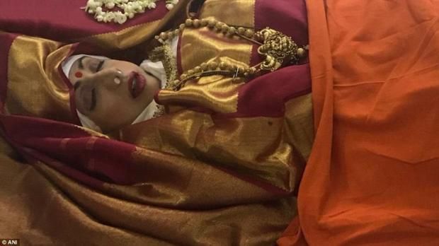 بالصور| تشييع جثمان سريديفي كابور بحضور نجوم بوليوود