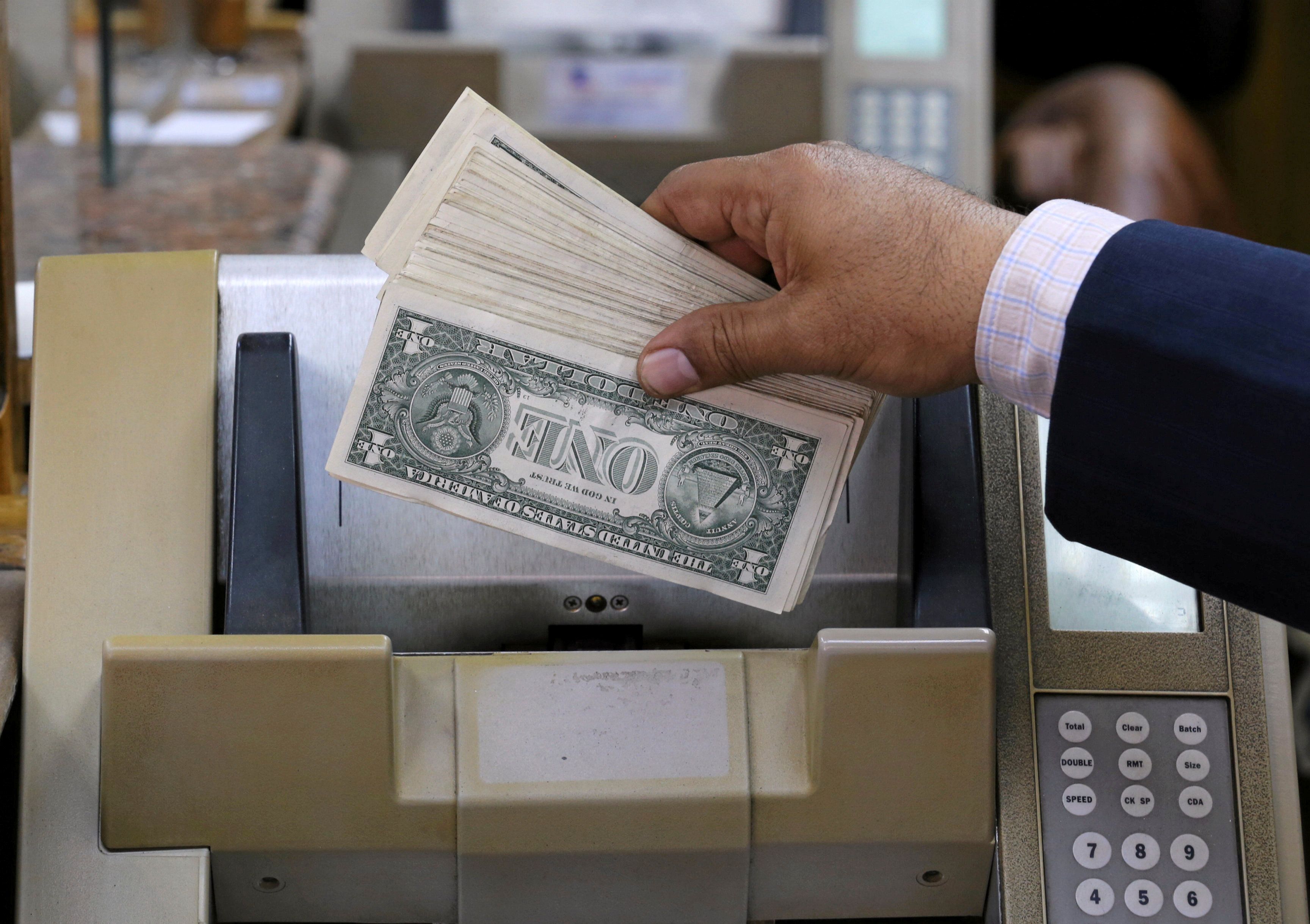 سعر الدولار اليوم الأربعاء 7-3-2018 واستقرار العملة الأمريكية