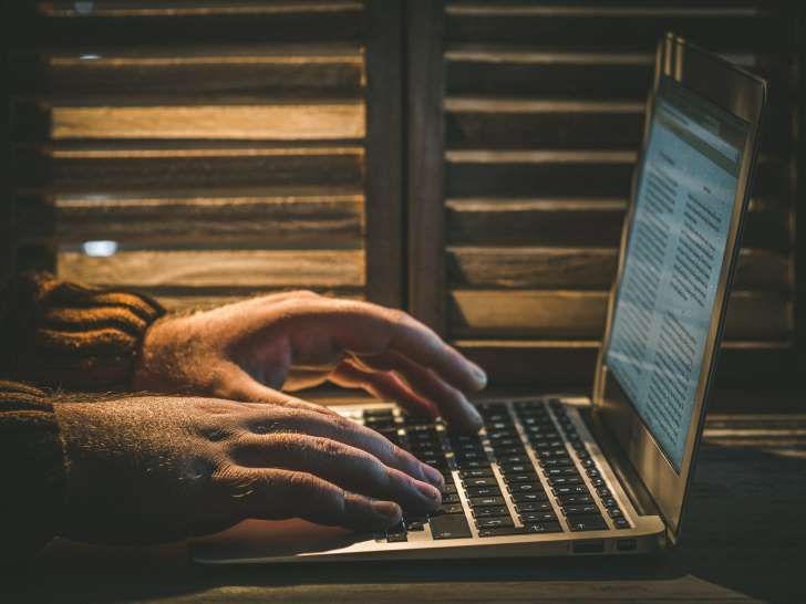 أبل تحصل على براءة اختراع للوحة مفاتيح لاب توب مضادة للأتربة