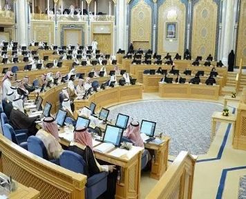 السعودية | توصية بـ “الشورى” لتأخير صلاة العشاء ساعتين بعد المغرب.. وهكذا برر الأعضاء مطلبهم!