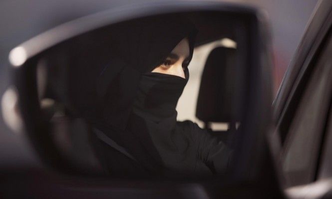 السلطات السعوديات تُضيف بندين على زواج السعوديات من أجانب