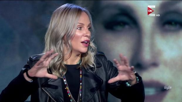 بالصور| بعد شيرين رضا.. إليسا ترتدي جاكيت عمرو دياب في "أيس كريم في جليم"