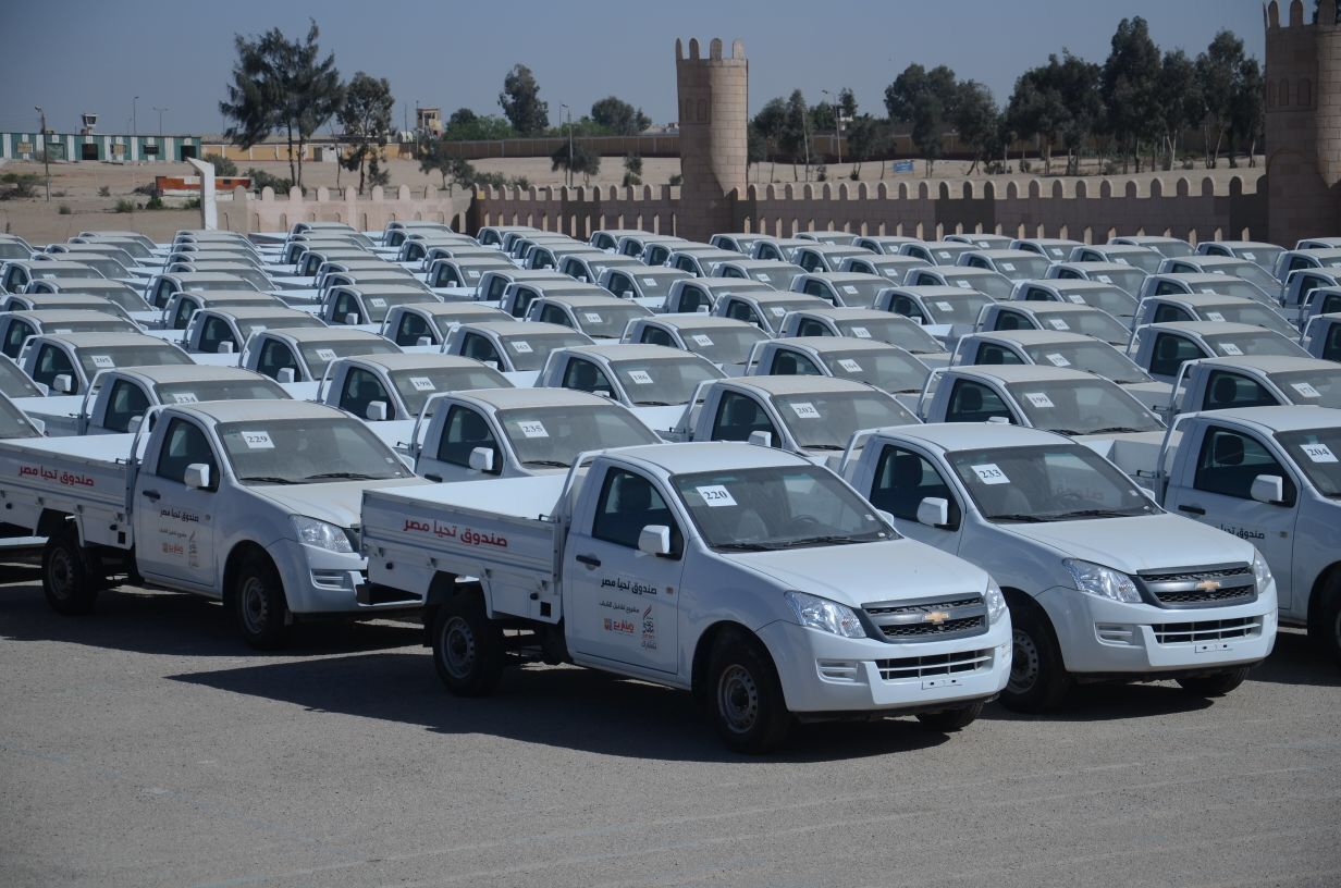 صندوق تحيا مصر يسلم 356 سيارة نقل عادى ومبرد للشباب من 8 محافظات