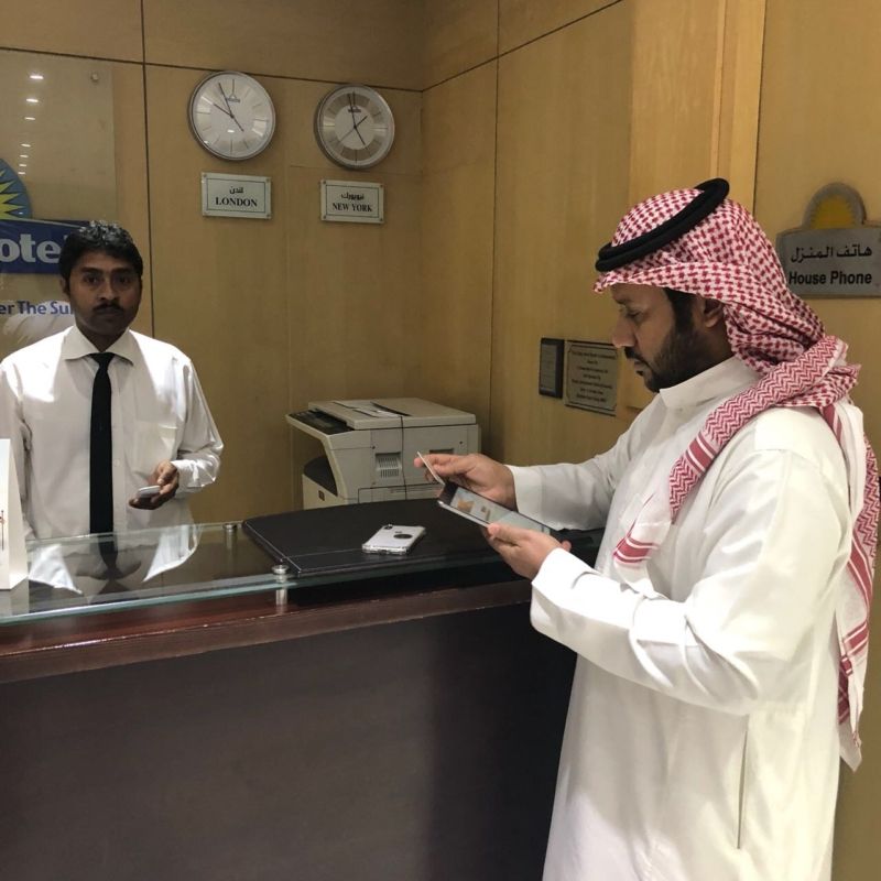بالصور.. ضبط 62 مخالفة للتوطين في 127 فندقاً ووحدة سكنية بالرياض