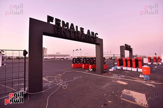 صور .. استعدادات ضخمة لاستقبال حفل تامر حسنى بمدينة "الملك عبد الله"