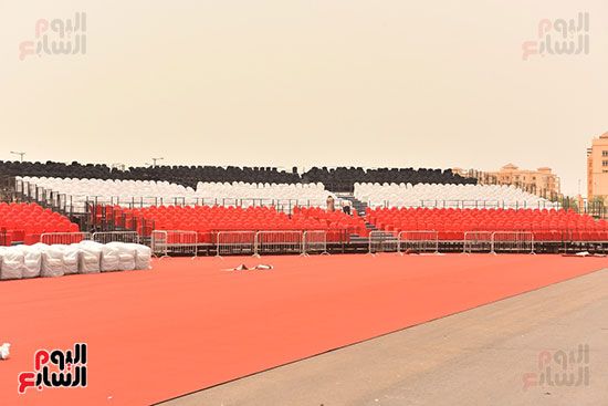 صور .. استعدادات ضخمة لاستقبال حفل تامر حسنى بمدينة "الملك عبد الله"