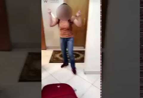 بالفيديو.. خادمة تحتجز طفلاً داخل غرفة وتهدد مكفولتها بسكين