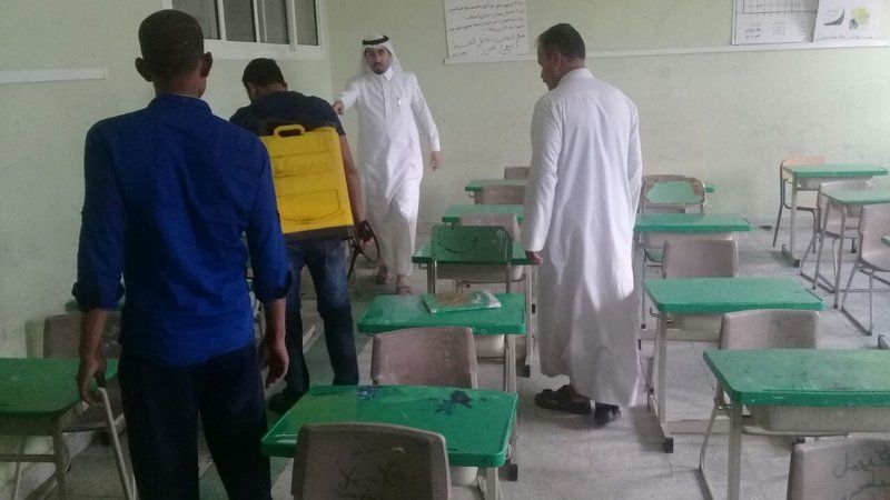 حملة لرش وتعقيم مدارس الطائف احترازًا لمنع انتقال عدوى "الجرب"