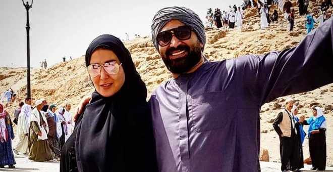 سمية الخشاب تثير الجدل بسبب سفرها إلى العمرة دون حجاب