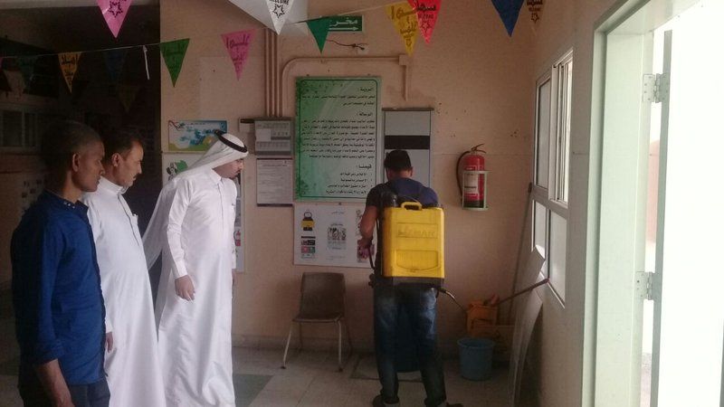 حملة لرش وتعقيم مدارس الطائف احترازًا لمنع انتقال عدوى "الجرب"