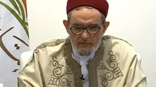بالفيديو.. مفتي المؤتمر الوطني يعرب عن شماتته في المشير "خليفة حفتر"