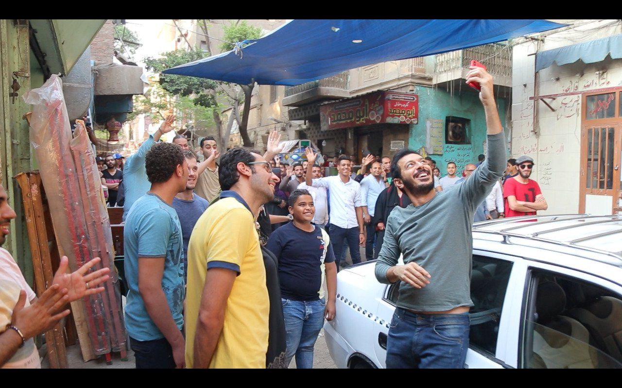فيدو وصور.. أهالى بولاق يستقبلون مصطفى شعبان بالزغاريد