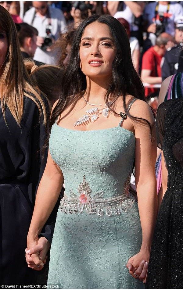 سلمى حايك تكشف تفاصيل جديدة عن تحرش هارفي وينشتاين بها