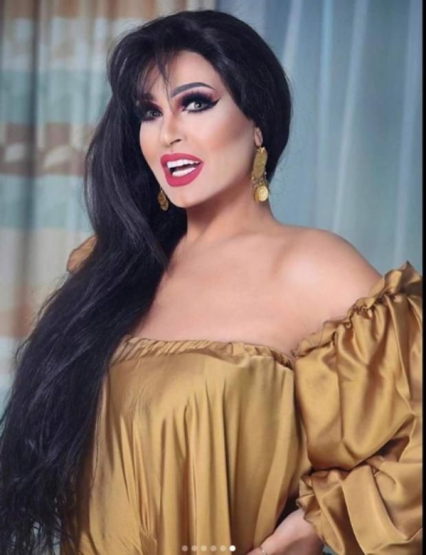 بالصور| "صغرت 30 سنة".. فيفي عبده بـ"جلابية بلدي" ومكياج ثقيل