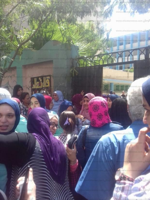 بالصور| طلاب ثانوية عامة: سؤال "العقاد" في امتحان اللغة العربية "خارج المنهج"