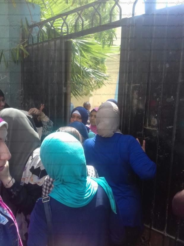 بالصور| طلاب ثانوية عامة: سؤال "العقاد" في امتحان اللغة العربية "خارج المنهج"