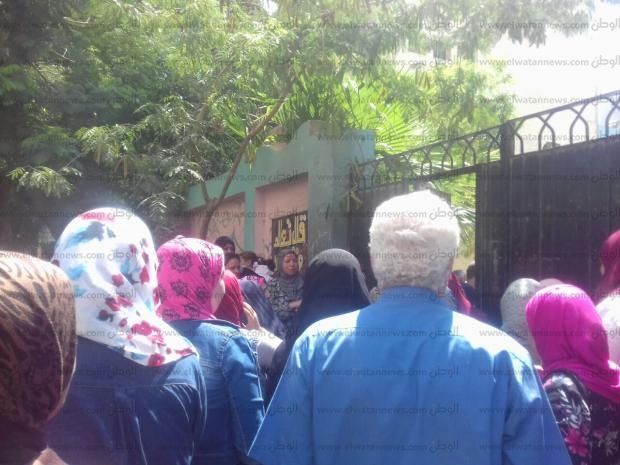بالصور| طلاب ثانوية عامة: سؤال "العقاد" في امتحان اللغة العربية "خارج المنهج"