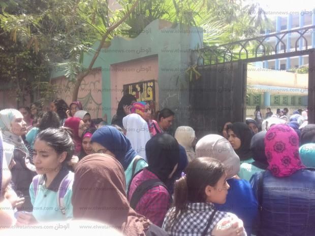 بالصور| طلاب ثانوية عامة: سؤال "العقاد" في امتحان اللغة العربية "خارج المنهج"