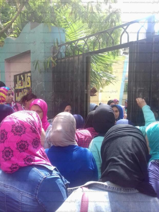 بالصور| طلاب ثانوية عامة: سؤال "العقاد" في امتحان اللغة العربية "خارج المنهج"