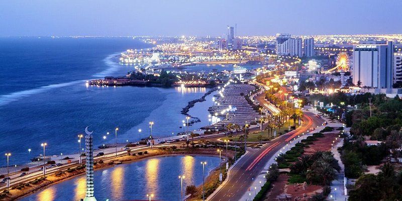 ‏‫القبض على سبعة أشخاص تشبهوا بالنساء على كورنيش جدة