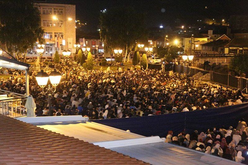 بالصور.. أكثر من 20 ألف مصل يحيون ليلة السابع والعشرين جنوب صريبا