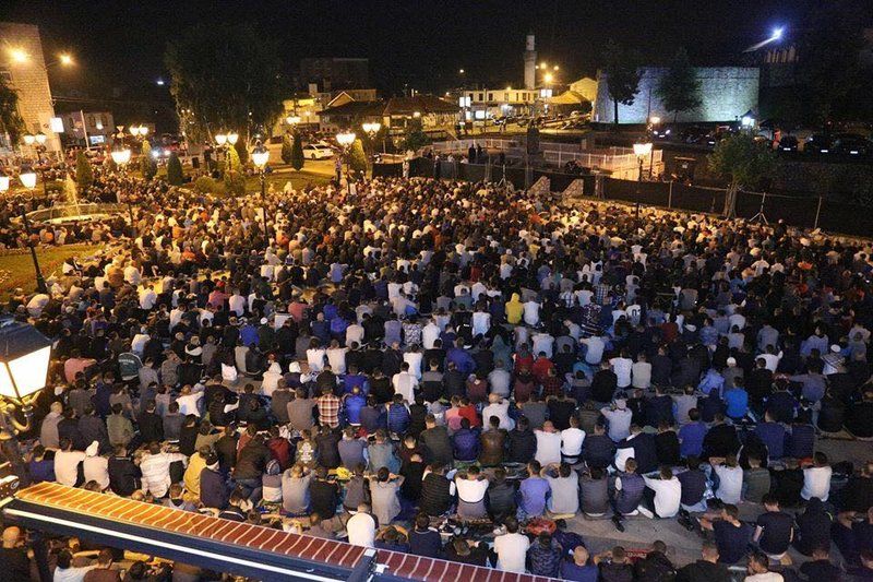 بالصور.. أكثر من 20 ألف مصل يحيون ليلة السابع والعشرين جنوب صريبا