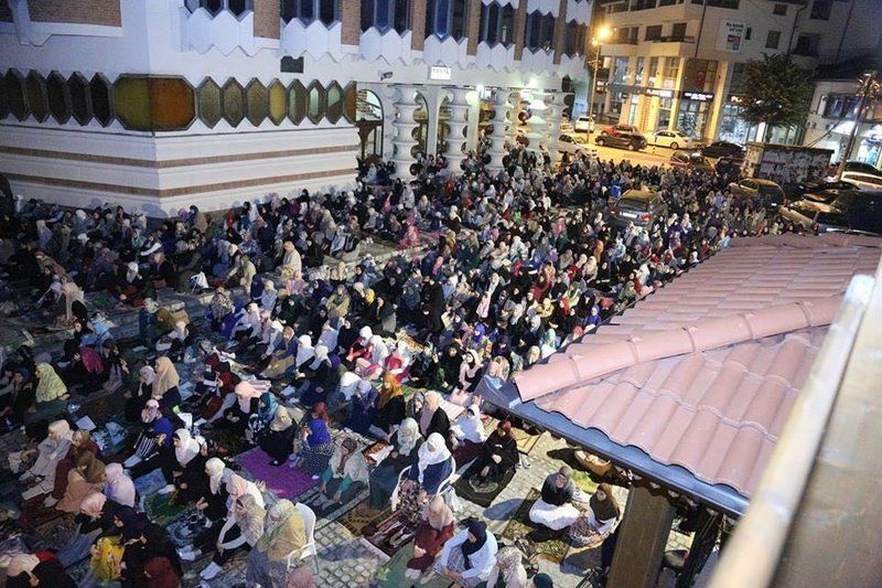 بالصور.. أكثر من 20 ألف مصل يحيون ليلة السابع والعشرين جنوب صريبا
