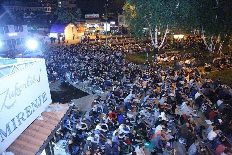 بالصور.. أكثر من 20 ألف مصل يحيون ليلة السابع والعشرين جنوب صريبا