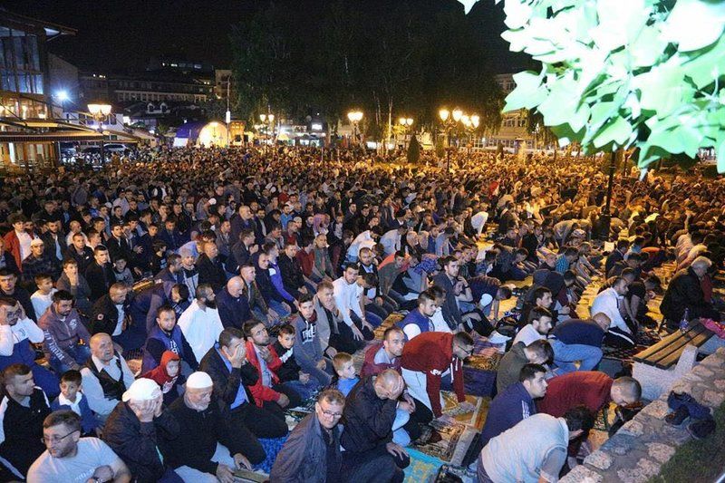 بالصور.. أكثر من 20 ألف مصل يحيون ليلة السابع والعشرين جنوب صريبا