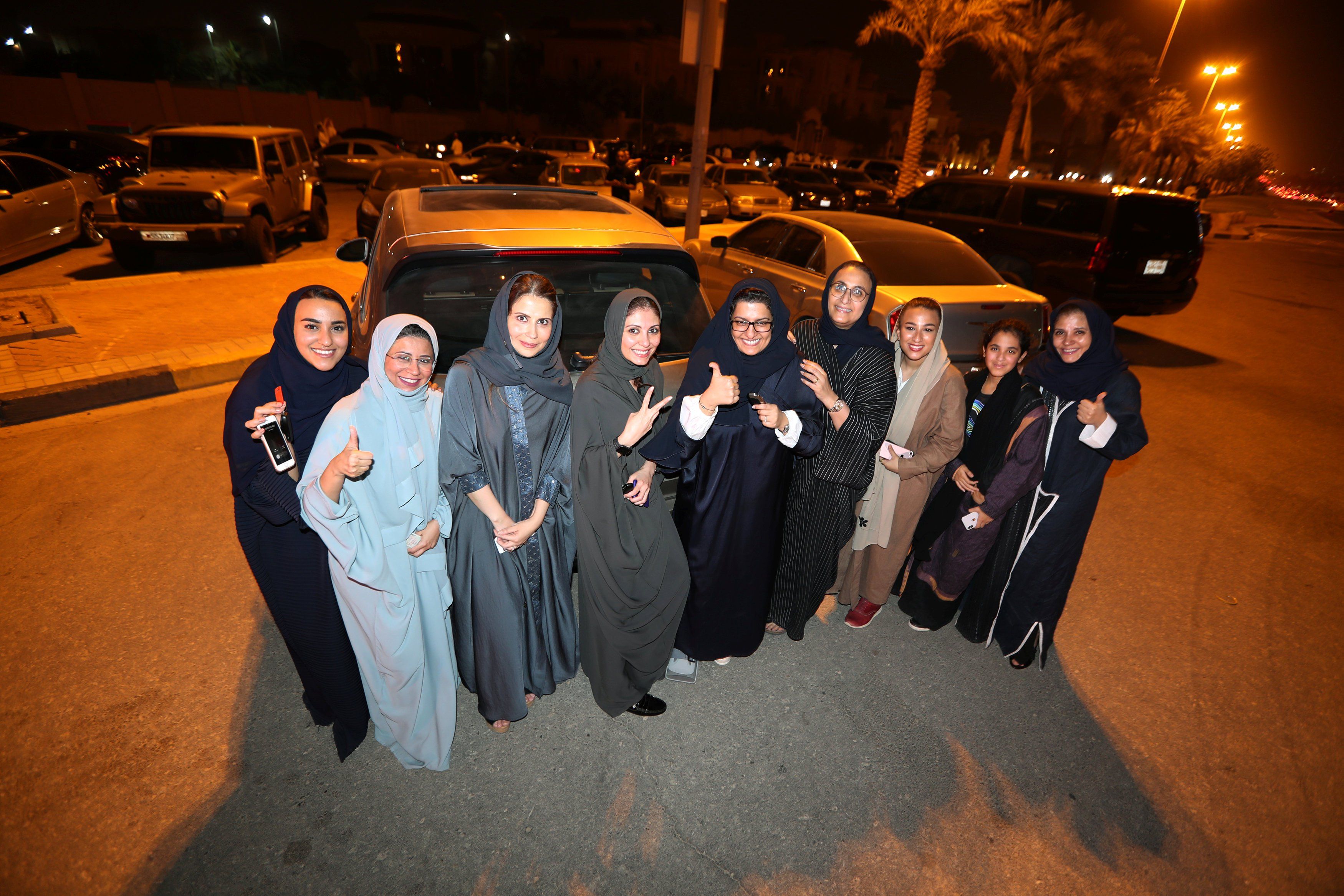 صور.. فرحة سيدات السعودية بعد السماح لهن بقيادة السيارات