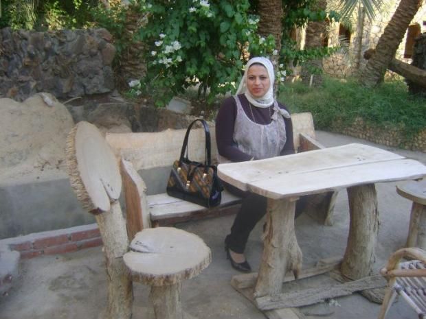 "سماح" تبحث عن إثبات نسب طفلتها من فنان تشكيلي.. والأخير: "لا تعليق"