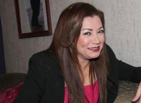 انتصار مع أولادها في المصيف وملابسها تثير السخرية.. شاهد