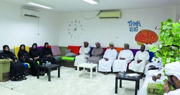 حلقة تعريفيّة حول طباعة الإصدارات الأدبية بالبريمي
