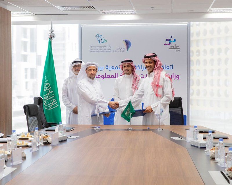 "الاتصالات "توقع مذكرة تفاهم مع شركة الإلكترونيات المتقدمة