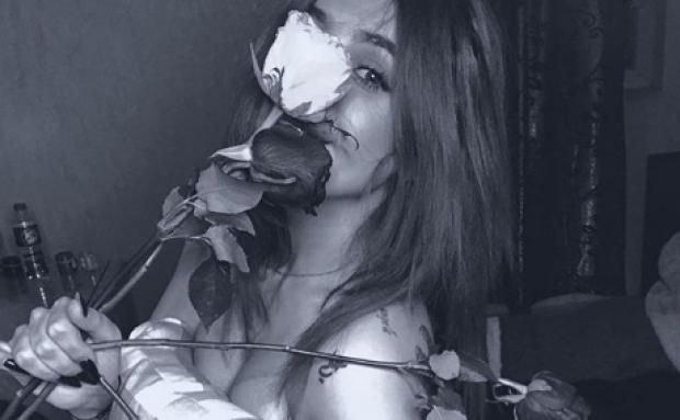 بالصور| آخرهن رحمة حسن.. فنانات تجاوزن "الخطوط الحمراء" في جلسات تصوير "عارية"