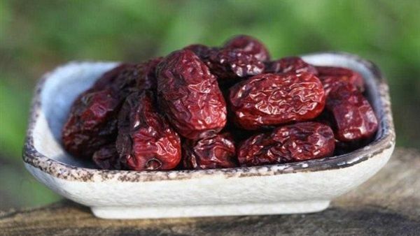 علاج الأرق ومحاربة السرطان.. فوائد صحية مذهلة للتمر الأحمر