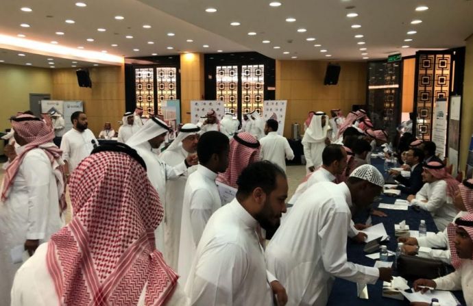 السعودية | طرح «385» وظيفة للجنسين بالقطاع الخاص