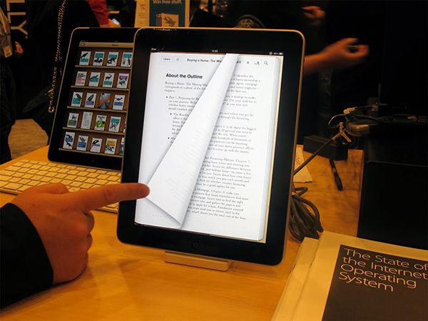 الكتاب الورقي يلتقط أنفاسه أمام "الإلكتروني" في أمريكا