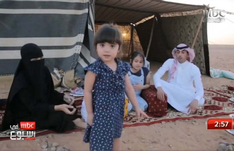 شاهد .. ممرضة فلبينية تزوجت سعودياً ترعى أغنامها وتهوى البر والمكشات