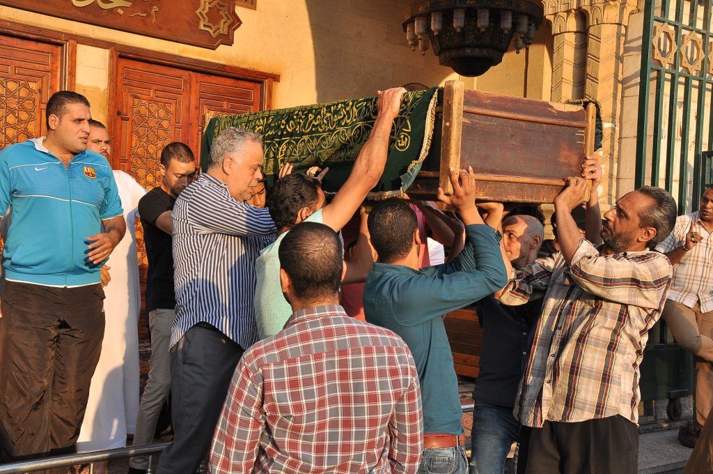 بالصور.. جنازة الفنانة المصرية هياتم بدون نجوم