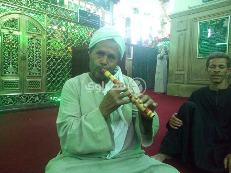 "حسن الدندراوي".. عازف ناي في حب "آل البيت" (صور)