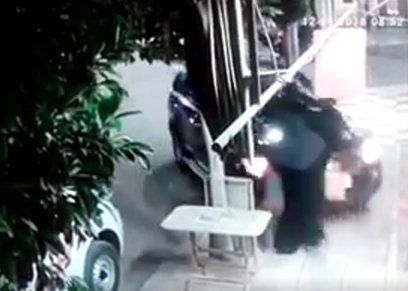 بالفيديو والصور| "توك توك" يفصل رأس طفلة عن جسدها.. وخالها يطالب بالقصاص