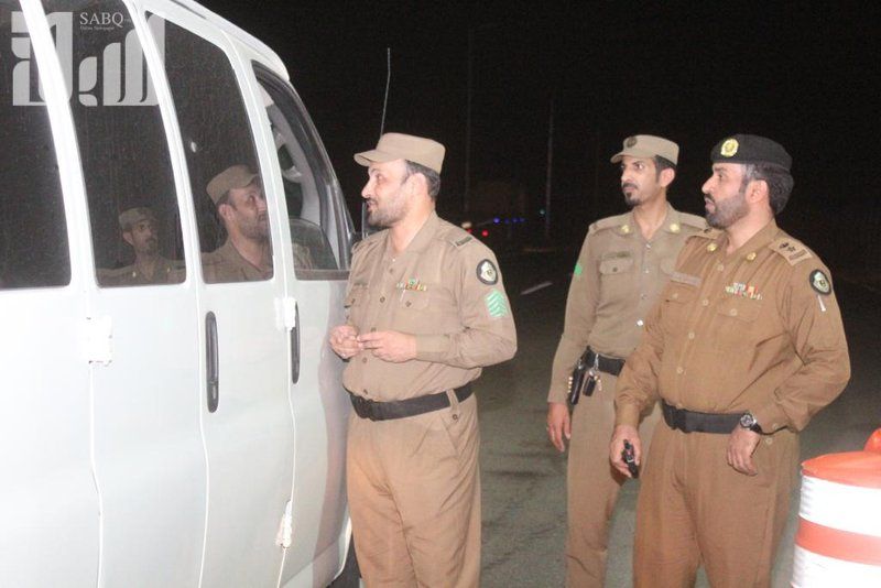 بالصور.. "الخليج 365" ترصد جهود نقاط الفرز والتفتيش بالبهيتة والسيل باتجاه مكة