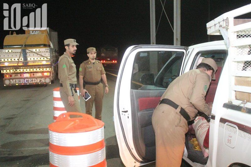 بالصور.. "الخليج 365" ترصد جهود نقاط الفرز والتفتيش بالبهيتة والسيل باتجاه مكة