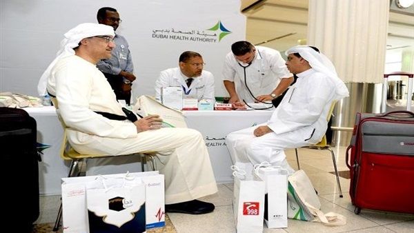 بالصور.. فحوصات طبية لحجاج الإمارات في مطار دبي الدولي