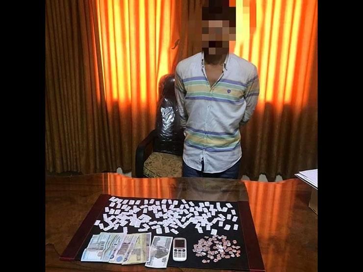 ضبط عاطل بحوزته 72 تذكرة هيروين و248 قرص ترامادول بدمياط
