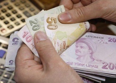 فيديو موظفة "منتقبة" تتعرى أمام الكاميرات يثير الجدل في السعودية